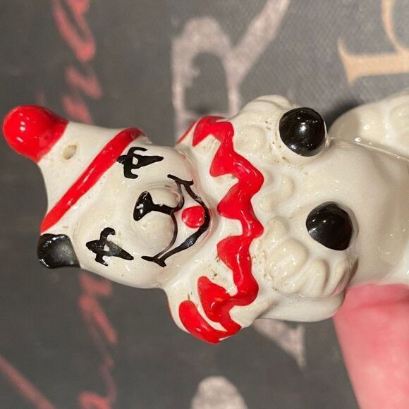 Vintage Kitsch Clown and Circus Dog Salt & Pepper Shakers - Picture 4 of 10